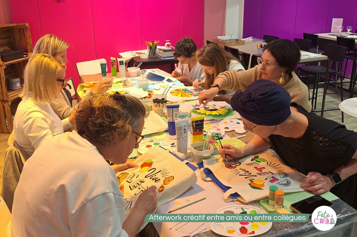 Participants lors d'un atelier créatif Fête à Créa — ID2T salon de thé Nogent-sur-Vernisson